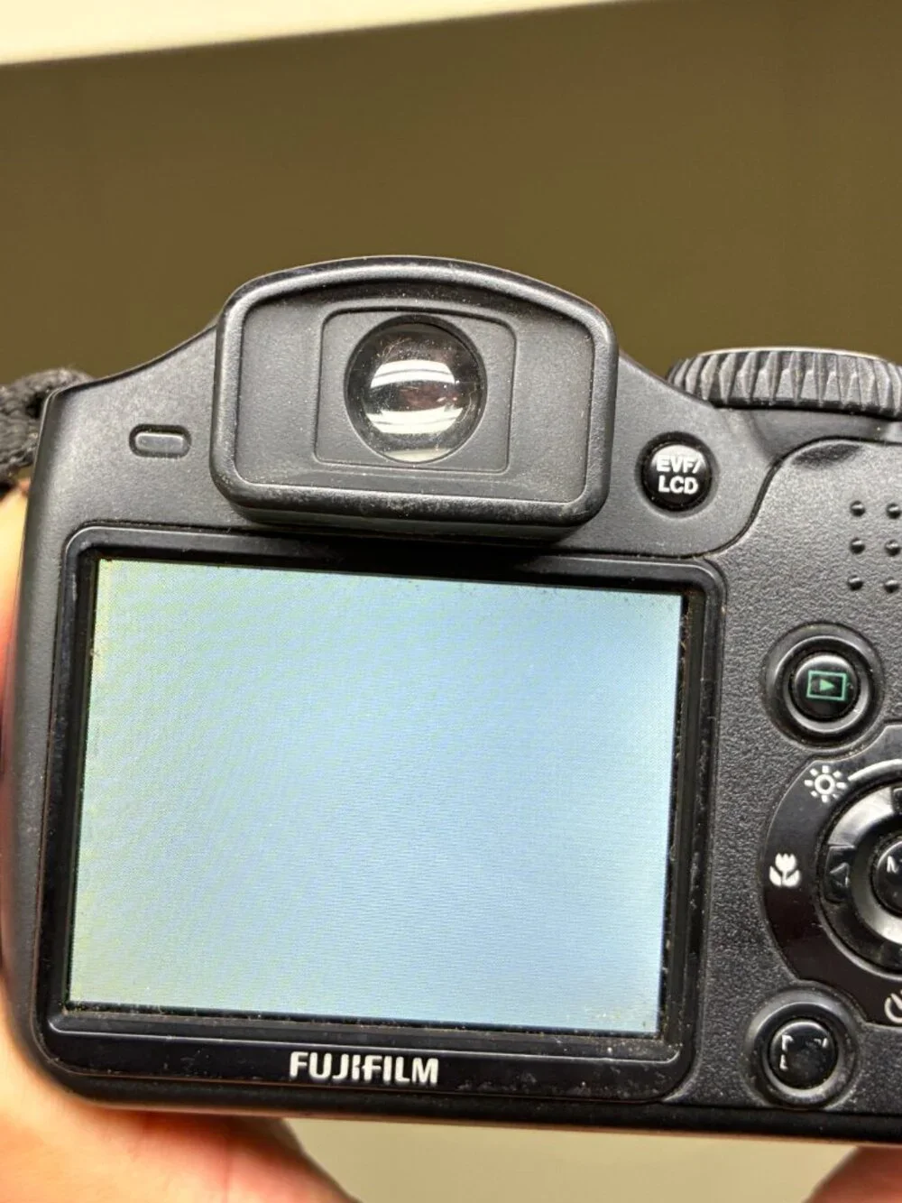 Fujifilm FinePix S Series S700 7.1 MP Digital Camera For Parts & Or Repair